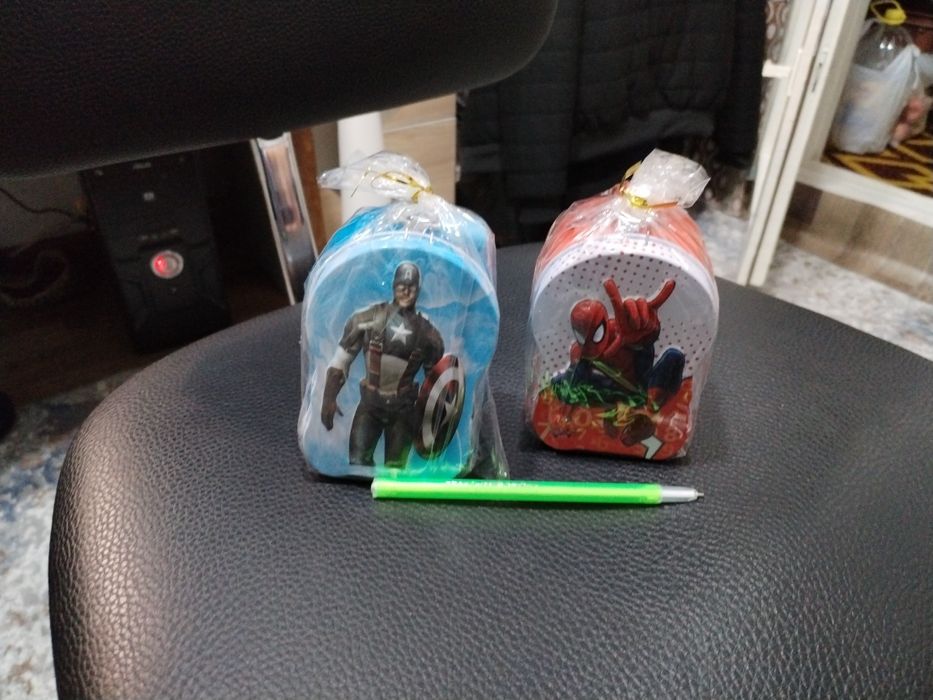 Металлический жестяные много разовые копилки для монет и купюр