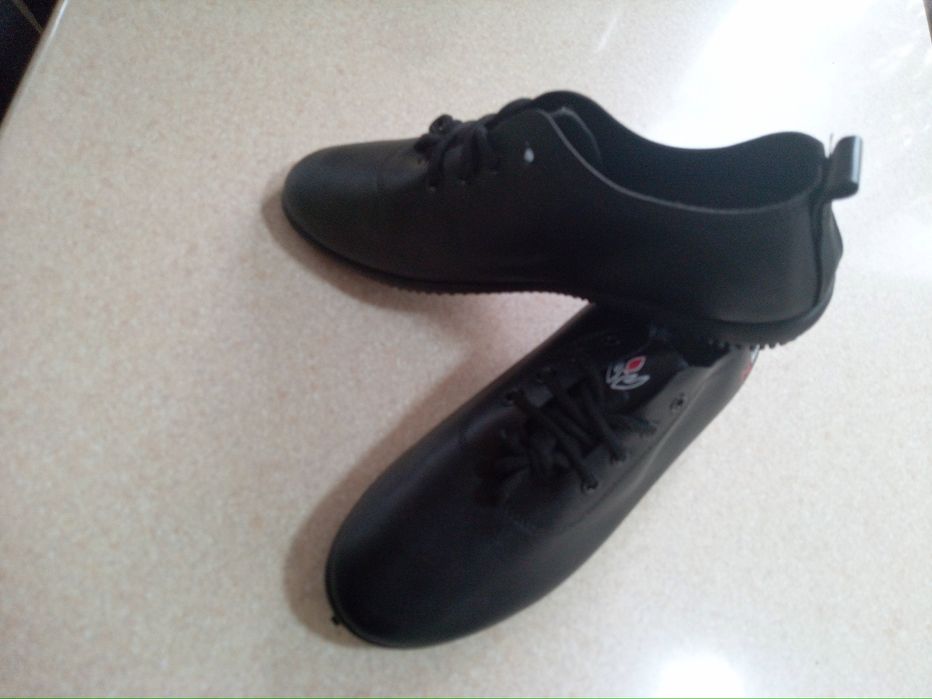 Кроссовки из эко кожи