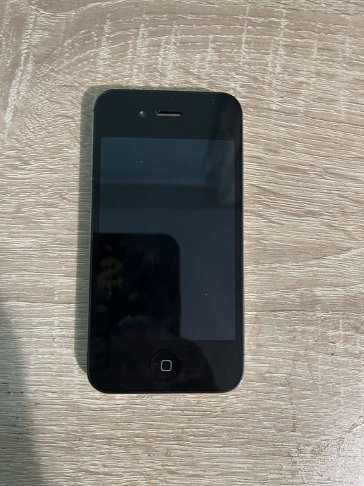 Продам айфон 4S в отоичном состоянии