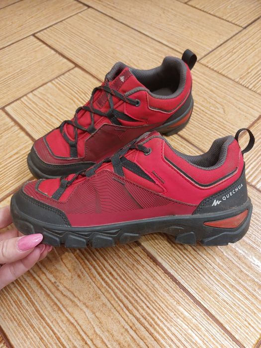 Pantofi sport Quechua mărime 34.