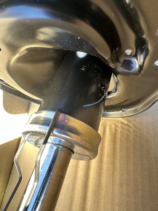 Амортизаторы передние Tokico оригинал