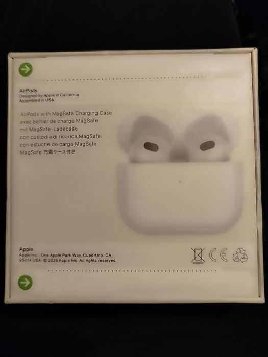 Продам Apple AirPods 3