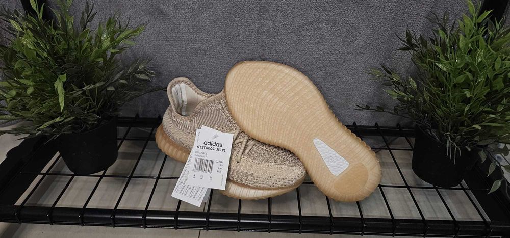 Adidasi Yeezy crem vara