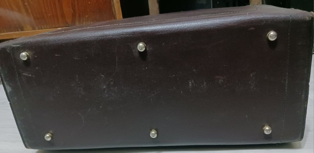 Продавам докторски куфар