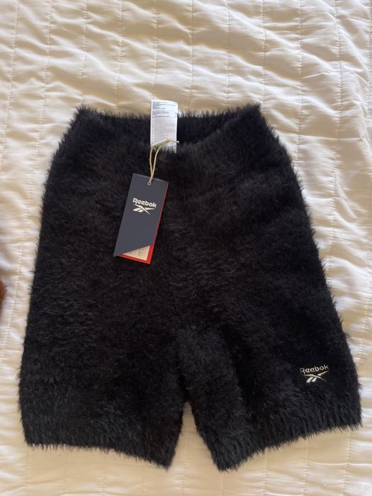 Къси панталони с пух на Reebok