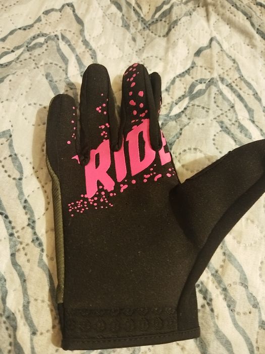 Чисто нови!!! Ръкавици