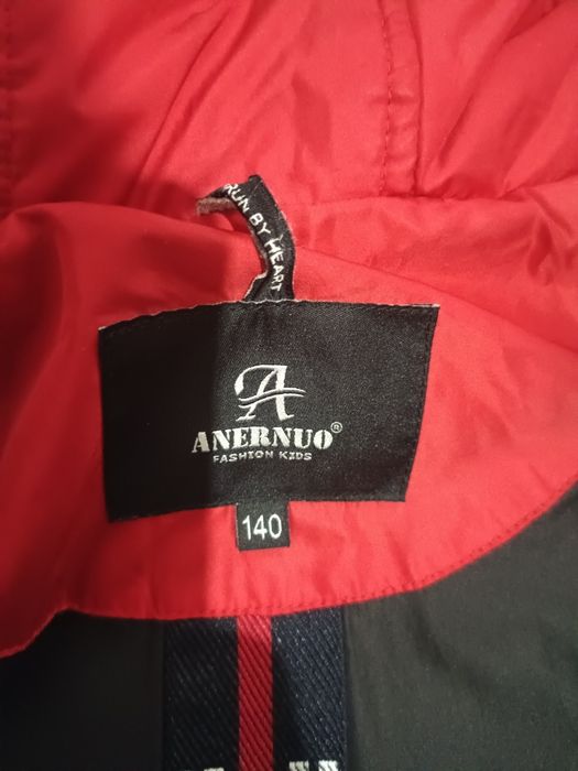 Продам демисезонную куртку для девочки.