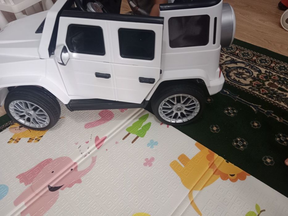 Продаю детский электромобиль