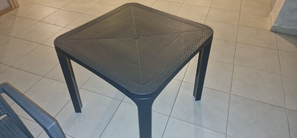 Столове 16 бр. и маси 4 бр. за заведение или градина, ратанова плетка