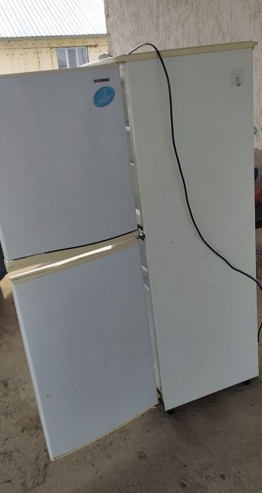 Холодильник б/у работает