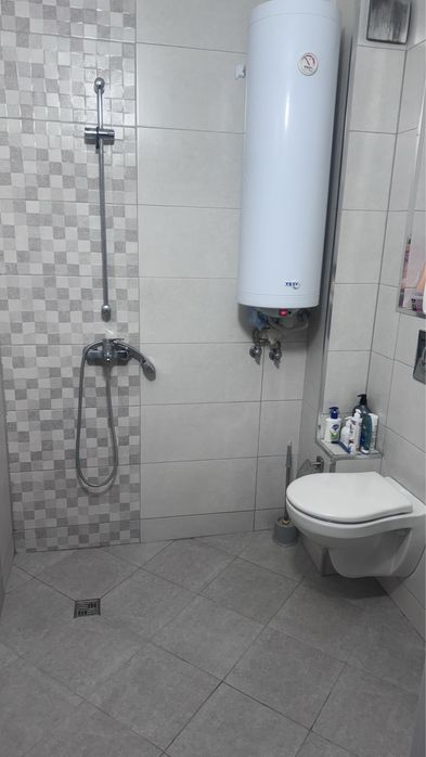 Дава се под наем Двустаен апартамент в Асеновград - 70 кв.м за 306 € - Снимка #1