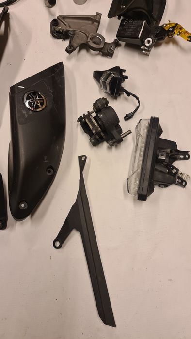 YAMAHA MT 10 MT10 carene scărițe pompă frână stop piese lampa poziție