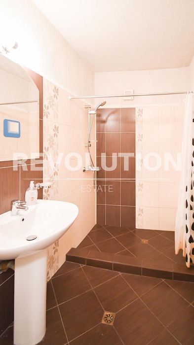 Дава се под наем Тристаен апартамент в София, Център - 115 кв.м за 700 € - Снимка #8