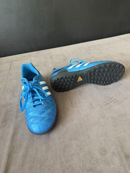 Adidas футболни обувки (стоножки)