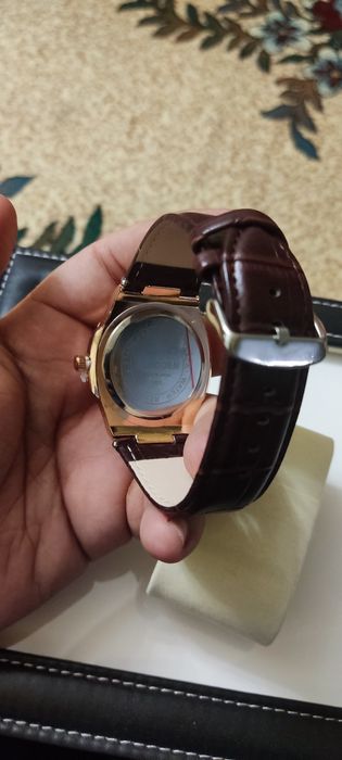 Часы кварцевые новые