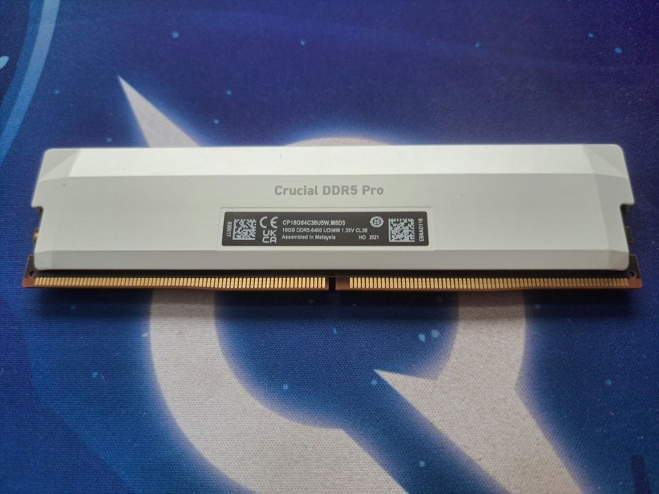 16GB RAM Crucial Pro DDR5-6400Mhz White