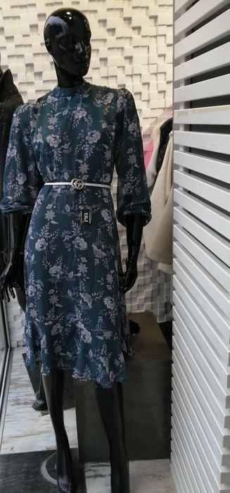 Дамска рокля с дълъг ръкав