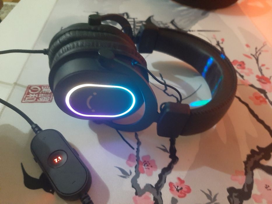 Продаю игровой наушник. Fifine h6