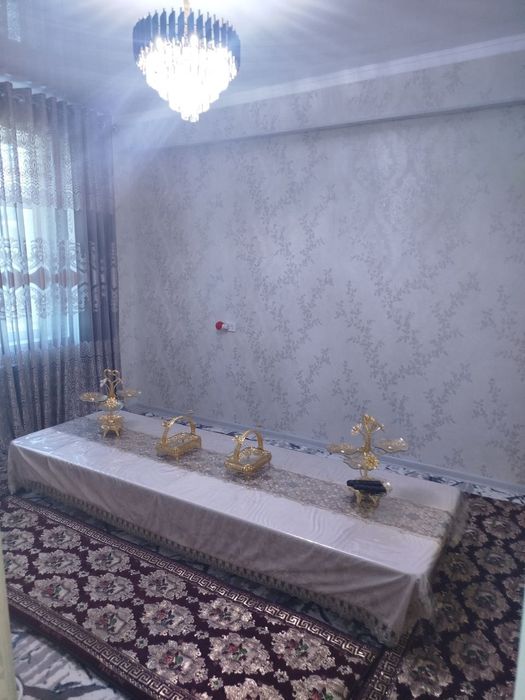 Kvartira sotiladi 1 xona 2 xona qilingan