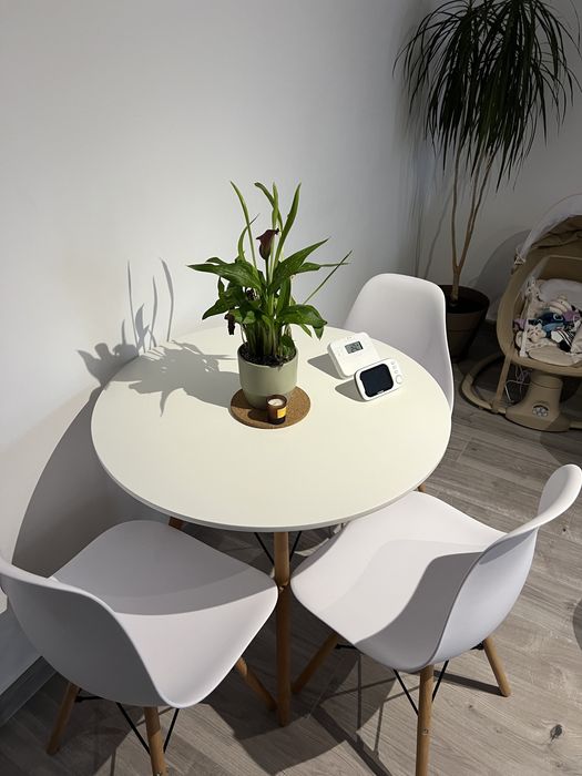 Set masa cu 4 scaune living/bucatarie ca noi