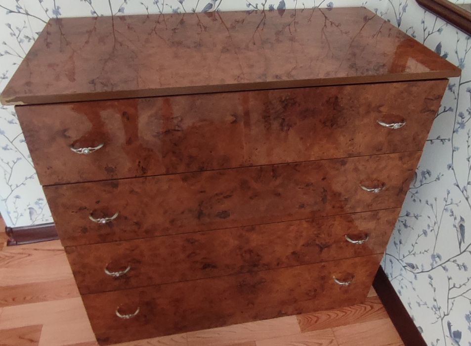 Продам спальный гарнитур