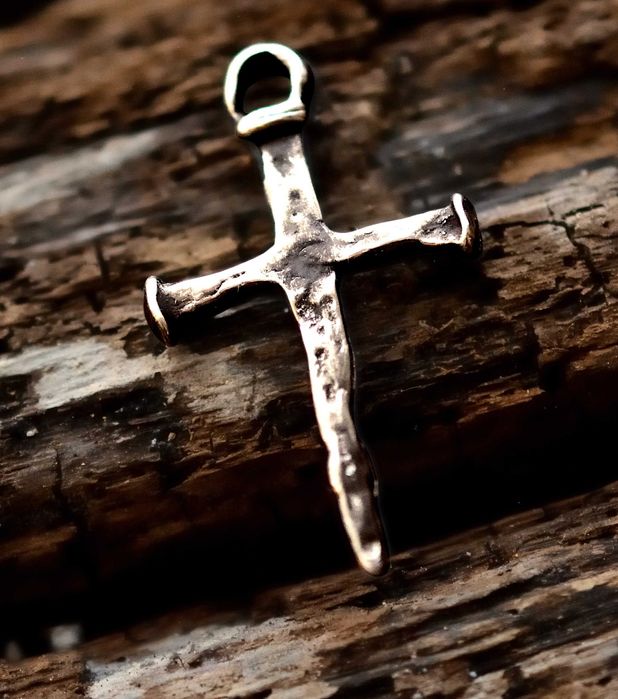 Сребърен Рюстик Кръст от пирони – Ръчна изработка, висулка с характер.