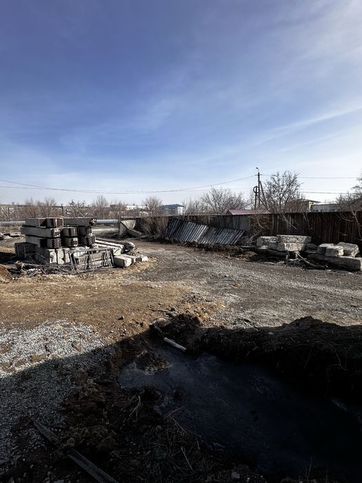 продам участок с постройкой