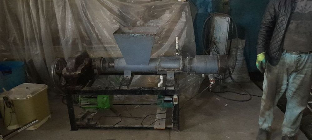 Совун апарати сотилади