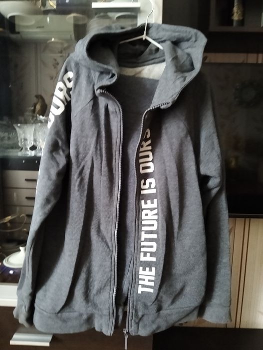 Продам спортивные костюмы на мальчика.