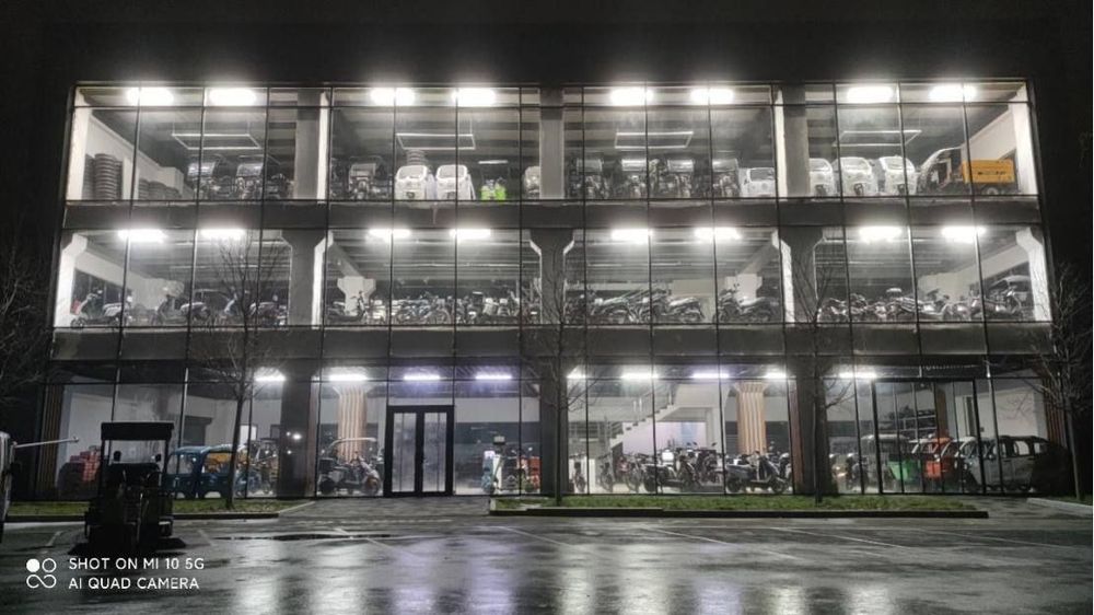 В доль кольцевой дороги 3-этажное здание с грузовым лифтом 1785кв.м.