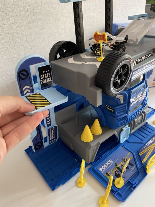 Полицейски камион - паркинг - 2 в 1