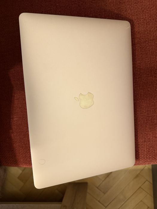 Macbook air 2020 13” retina display A2179