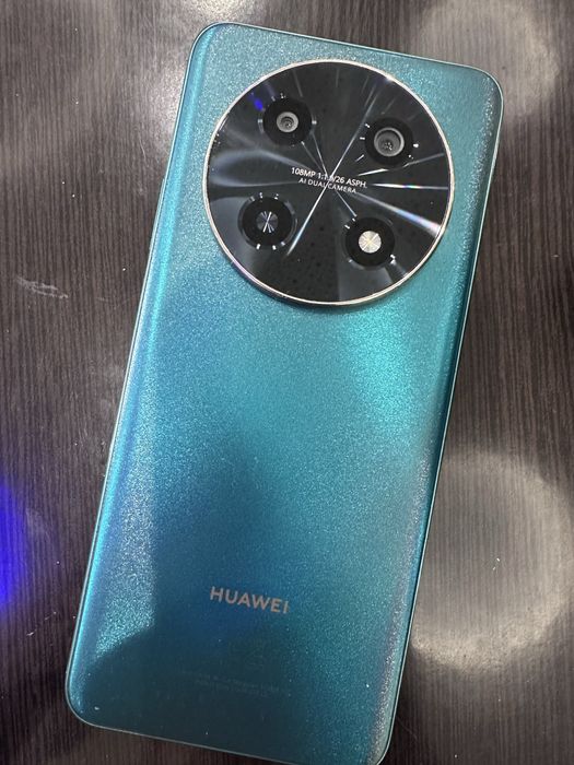 Huawei Nova 12i emerald green