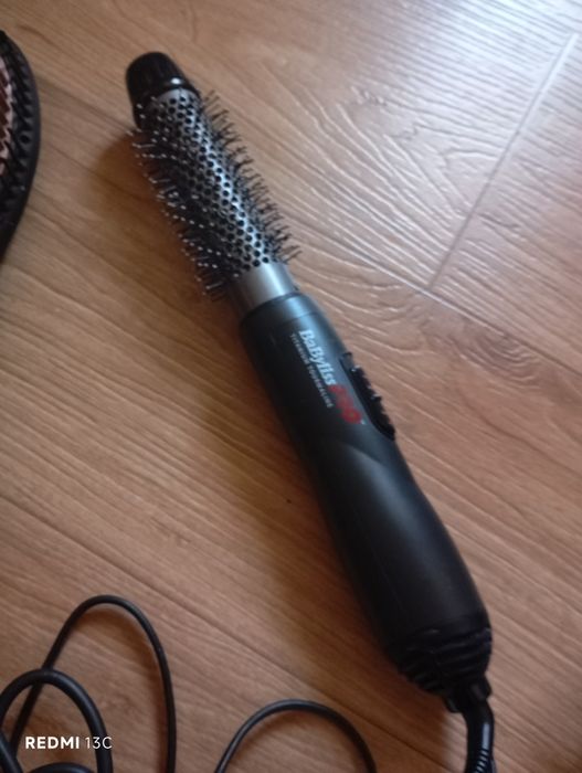 Perie și ondulator pentru par