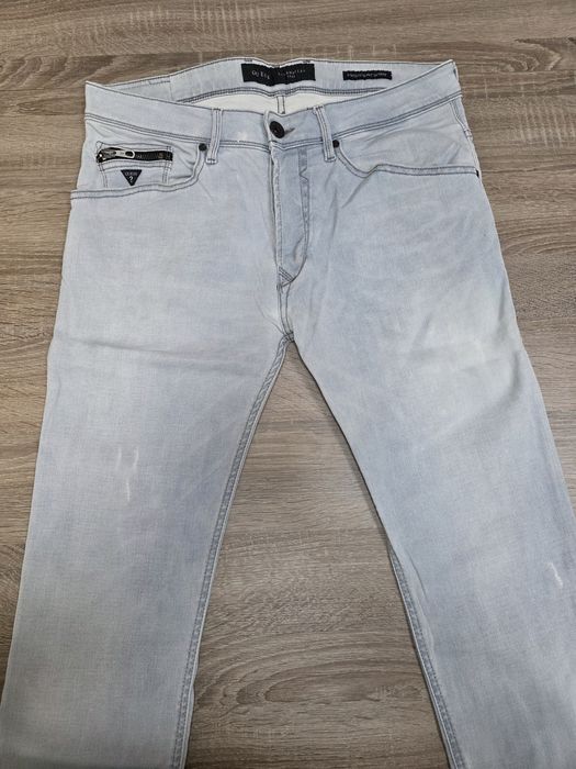 Blugi Guess Los Angeles 1981 mărimea 31
