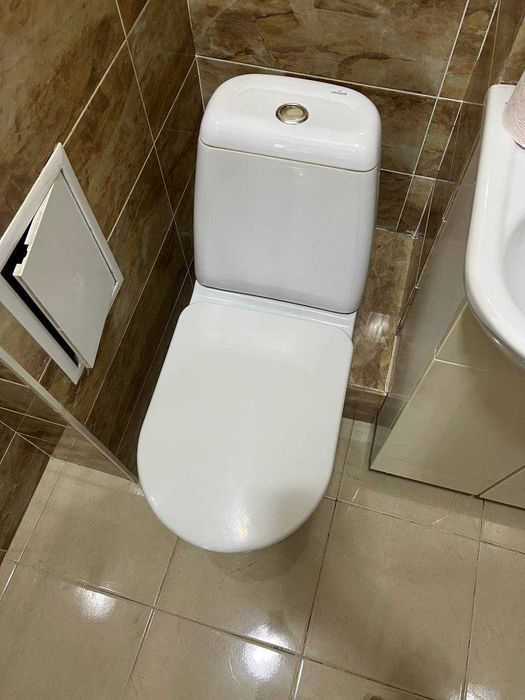 Продаю два унитаза