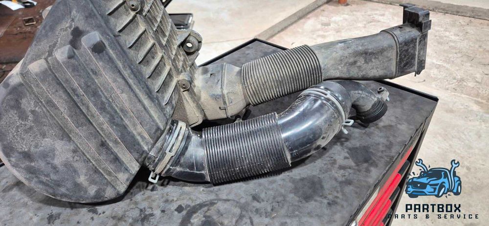 Кутия въздушен филтър с въздухооводи  Seat Ibiza 1.2 бензин 77 Kw