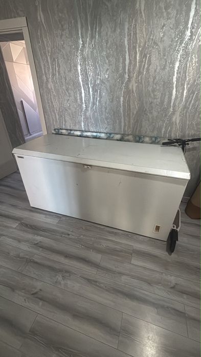 Продам большой морозильник