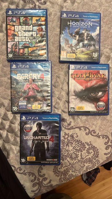 Продаю PS4 в отличном состояний