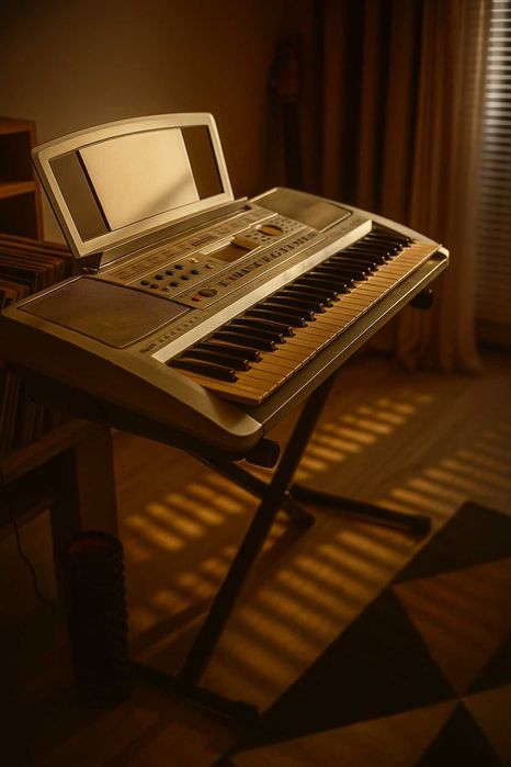 Синтезатор Yamaha PSR 290 с ДЕФЕКТ (с включена стойка)