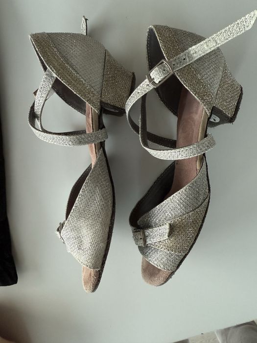 Pantofi de dans fete marime 21,5(corespunde pentru 32/33)