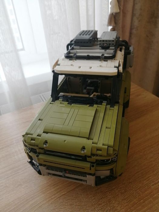 Lego technic Landrover Defender 42110
