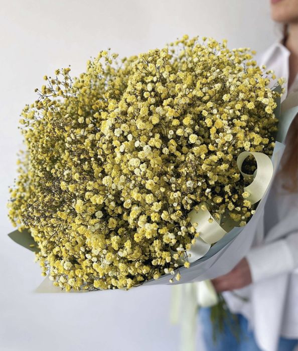 Букет из желтой гипсофилы