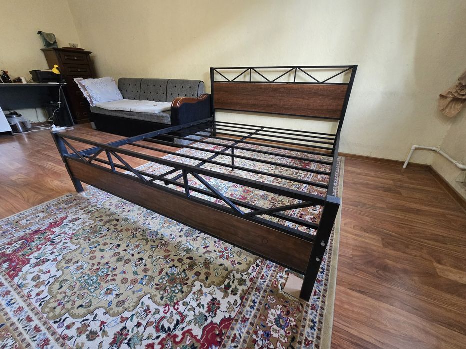 Кровать. Kravat. Металлическая двуспальная кровать. Spalni krovat