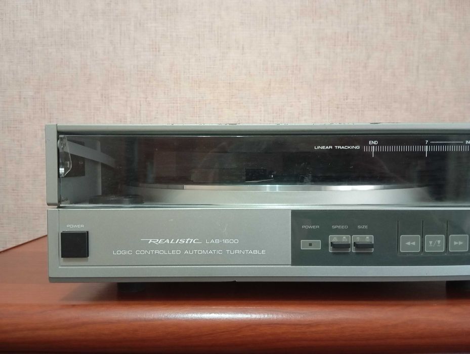 Продам редкий  тангенциальный проигрыватель винил дисков REALISTIC.