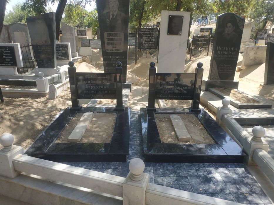 Памятники. Ёдгорликлар