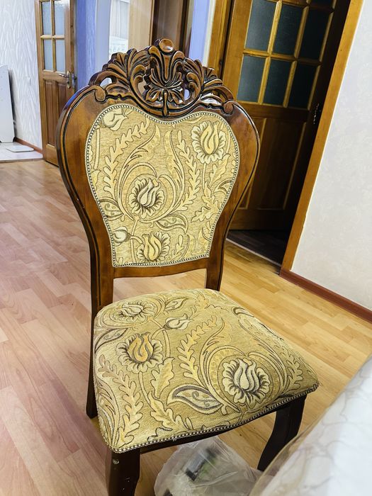 Продам стол и стулья