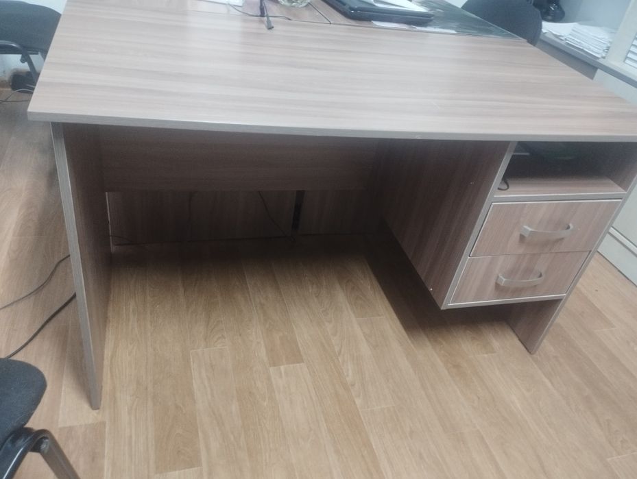 Стол   фисный однотумбовый