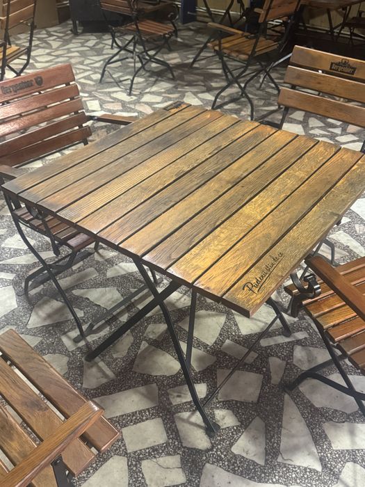 Vand vitrine frigorifice pentru bauturi si set mese cu scaune