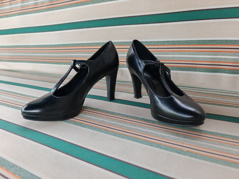 Pantofi cu toc purtati o singura data